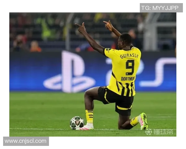 英超激战波尔图与巴萨战成平局帽子戏法引发争议判罚热议