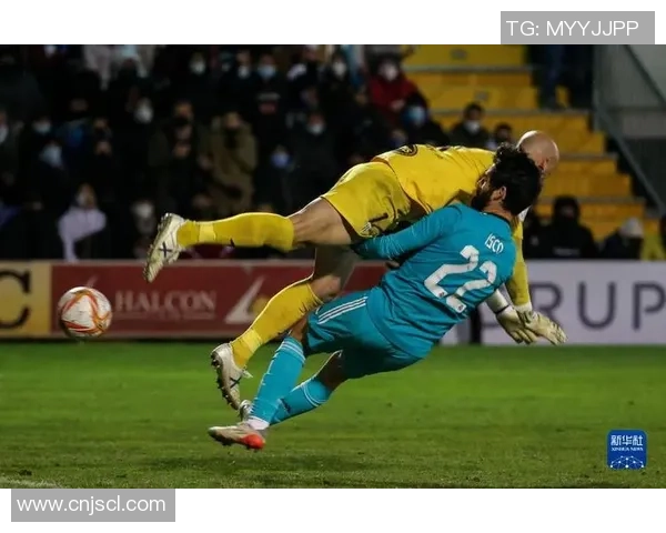 国王杯精彩对决曼联3-0战胜皇马乌龙球引发全场热烈欢呼