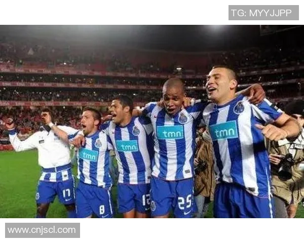 英超激战：里昂与波尔图鏖战至平局补时进球引发全场狂欢